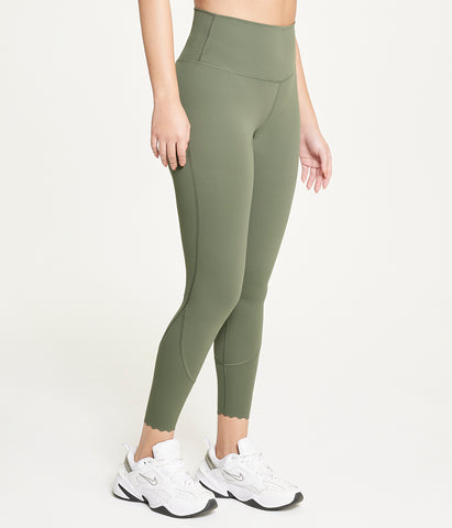 Core Scallop Hem Legging
