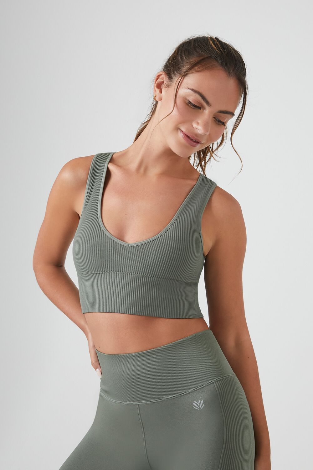  Forever 21 Seamless Scoop-Neck Sports Bra - charcoal - Bonton