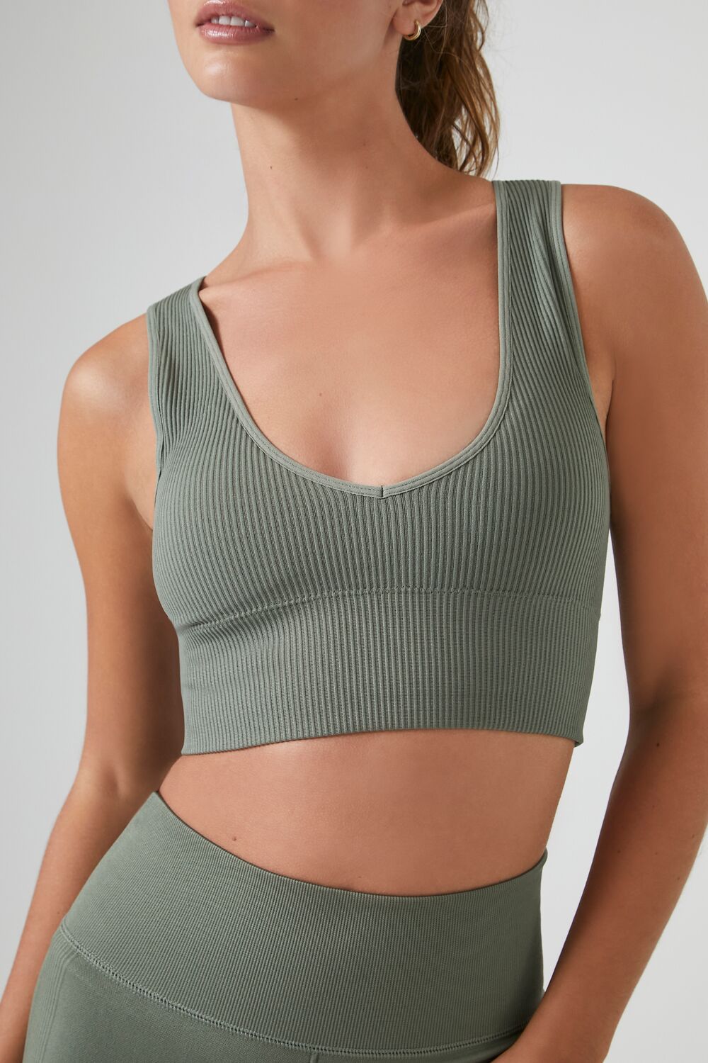  Forever 21 Seamless Scoop-Neck Sports Bra - charcoal - Bonton