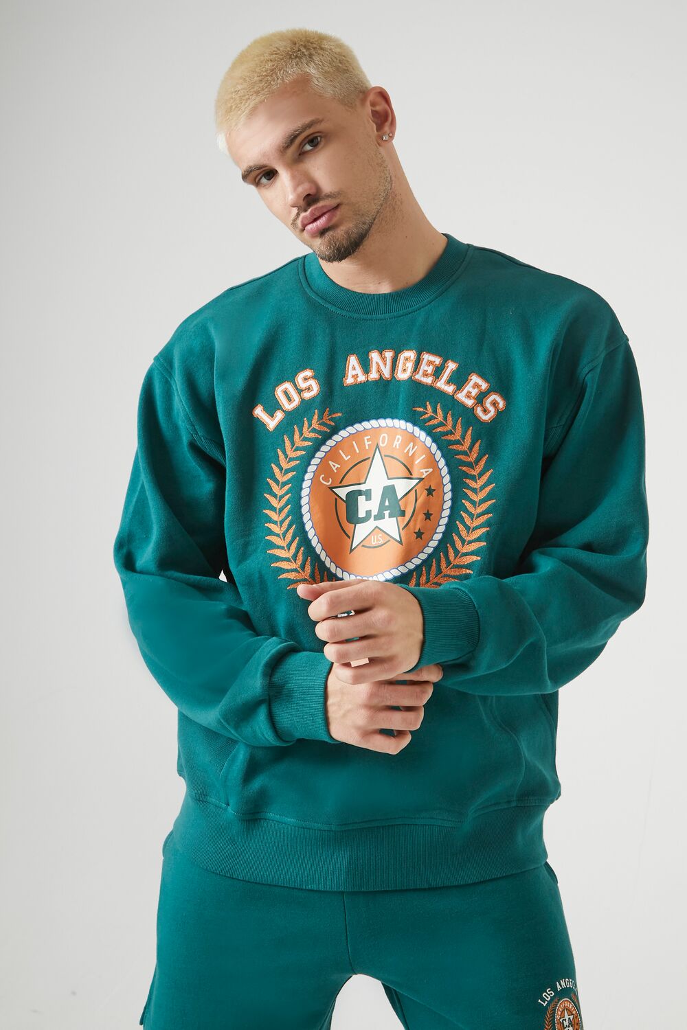  Forever 21 Embroidered Patch Los Angeles Graphic Pullover - hunter green multi - Bonton