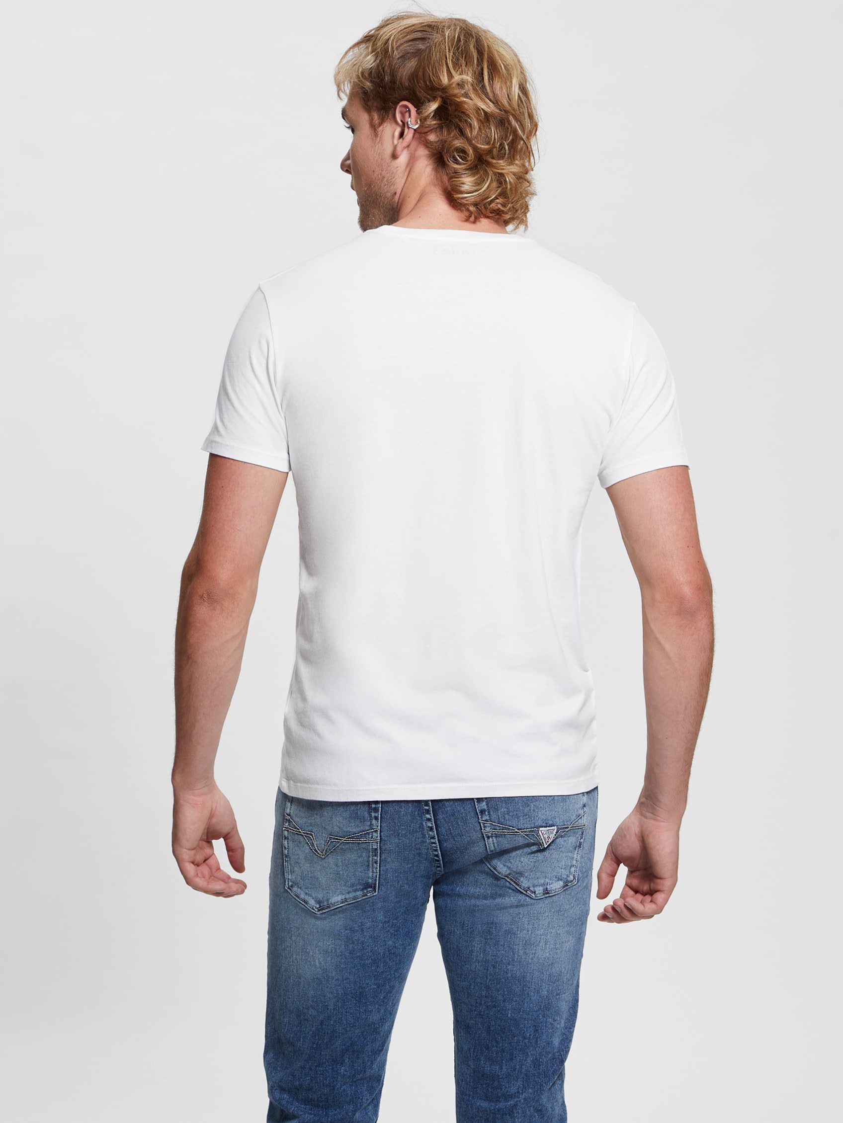  Guess Men's Classic Logo Icon Tee - Pure White - Bonton