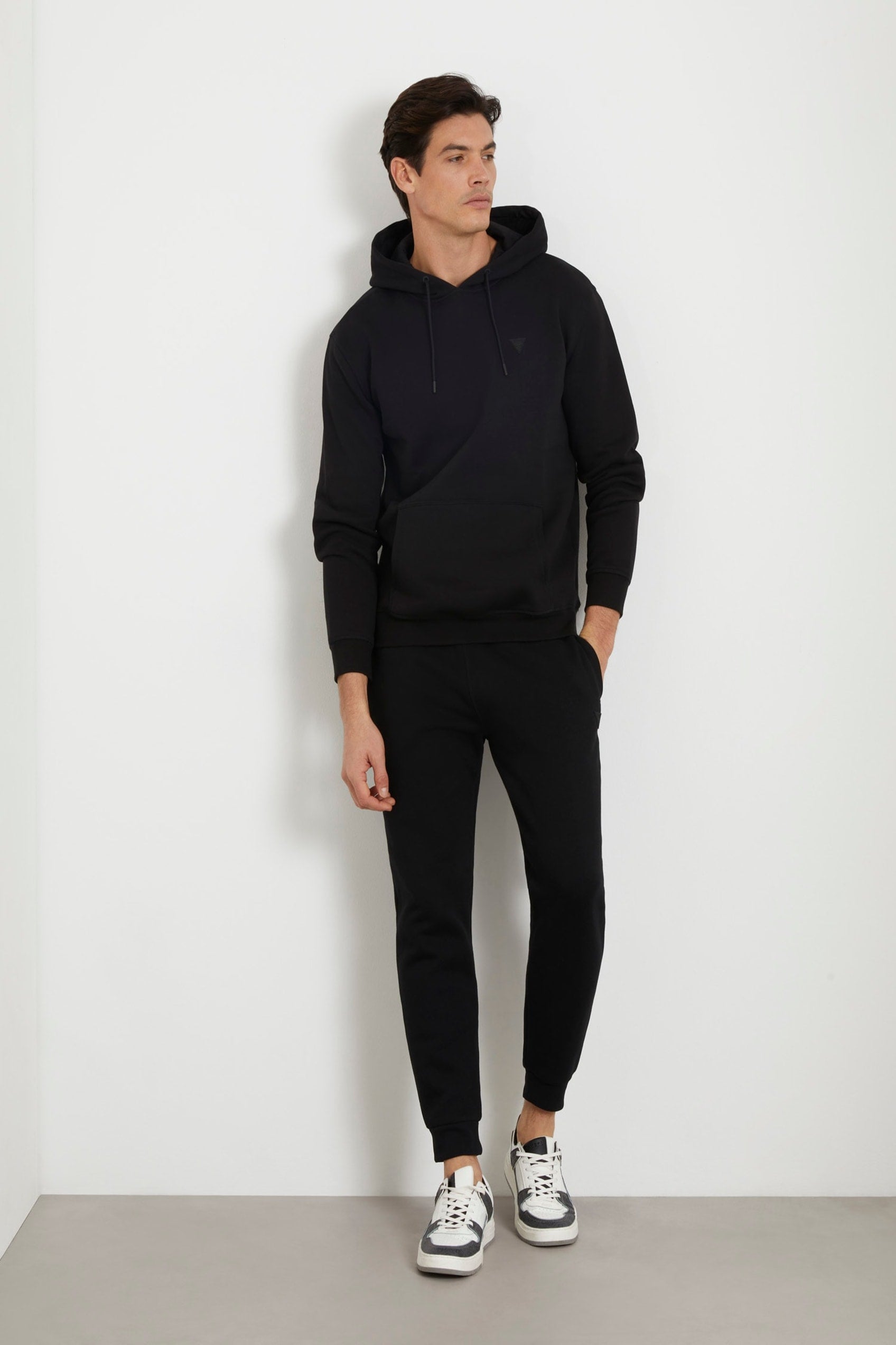  Guess Men's Eco Aldwin Hooded Sweatshirt - Jet Black - Bonton