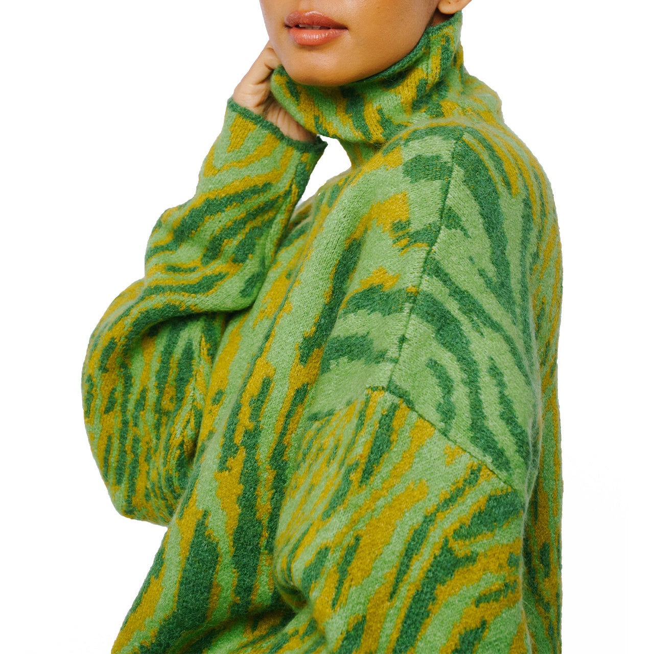  Ciebon Qynn Printed Turtleneck Sweater - Green - Bonton